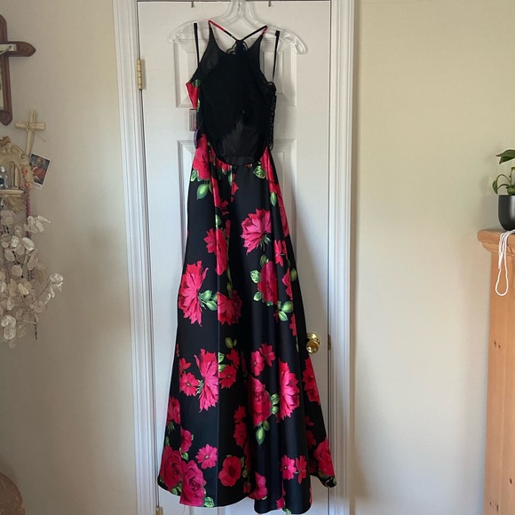 Windsor Formal Dress - Picture 4 of 5